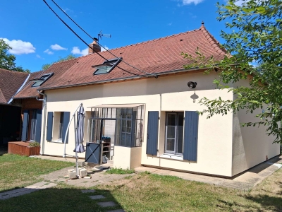 MAISON ANCIENNE ENTIEREMENT RENOVEE ET STUDIO