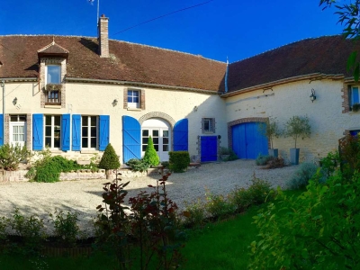 BELLE MAISON ANCIENNE EN PIERRES APPARENTES